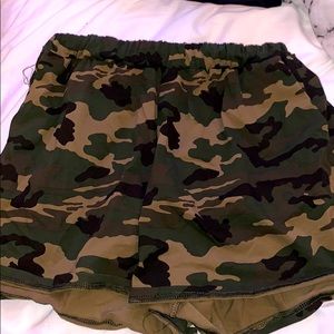 Camo fabric shorts with pockets